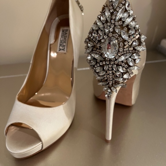 NEW! Badgley Mischka - Picture 4 of 12